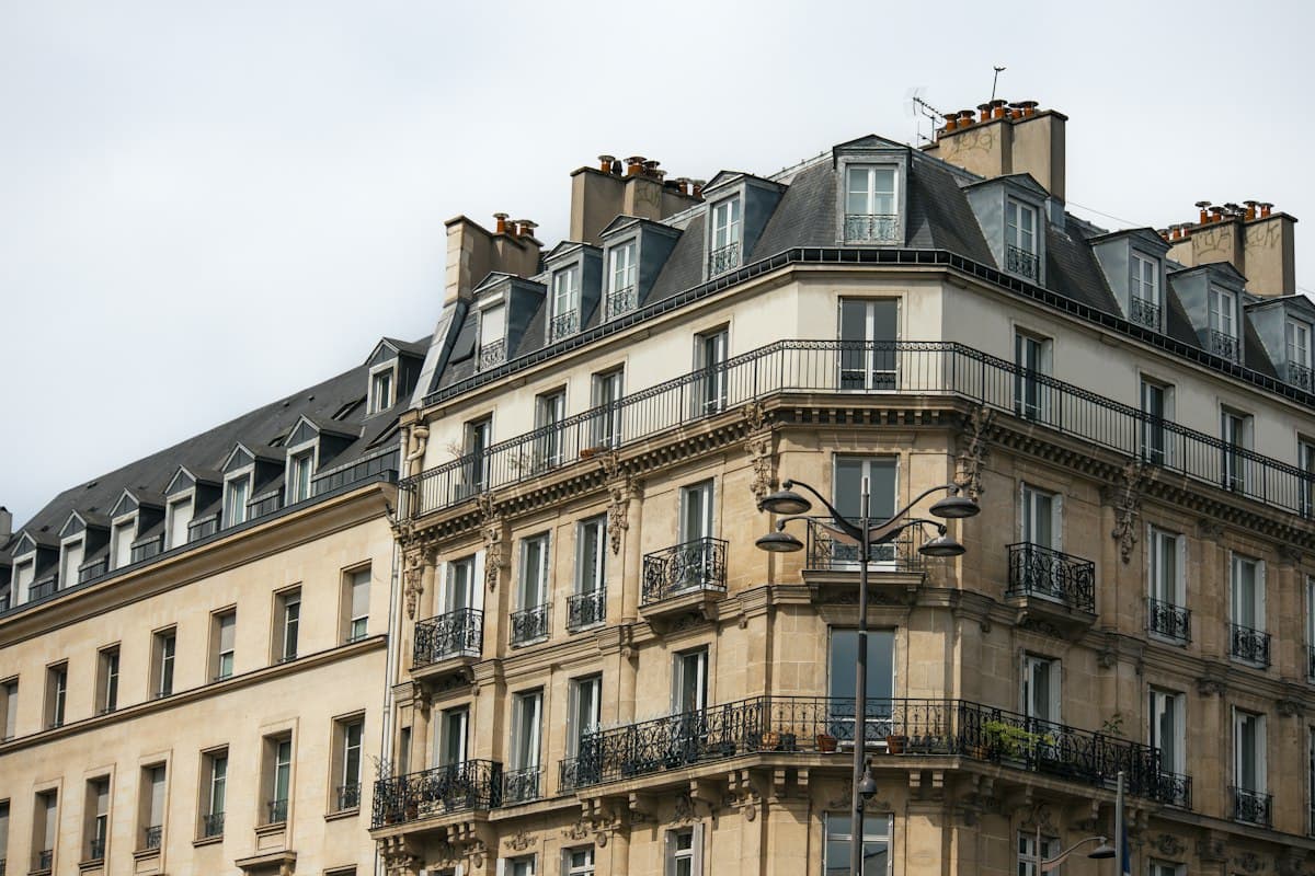 Apartment buildings in a European city (illustrative photo)